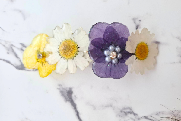 レジンアクセサリーの色彩表現（イヤリング）